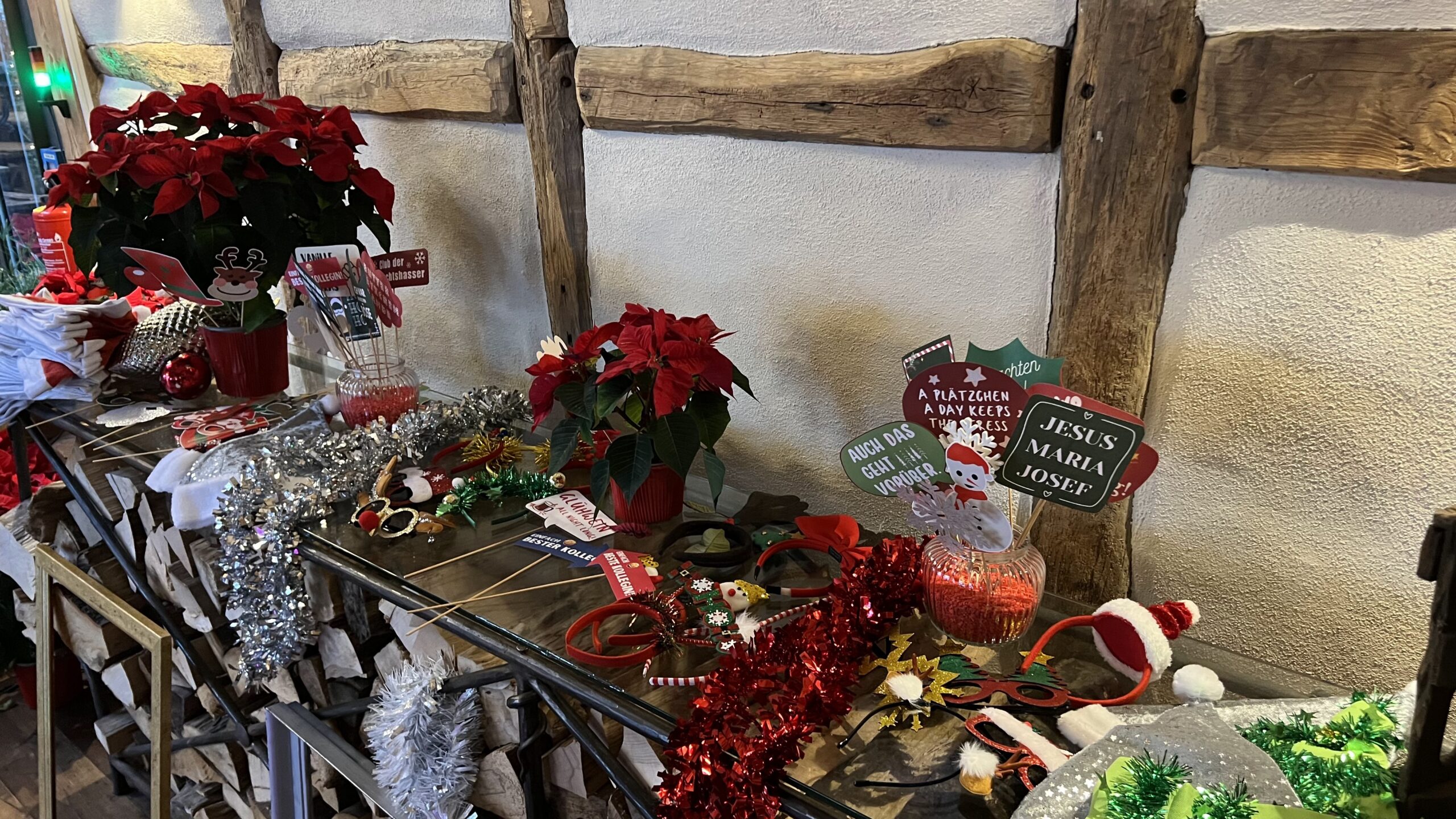 Zu eurer Weihnachtsfeier kommt die Fotobox mit vielen weihnachtlichen Accessoires!